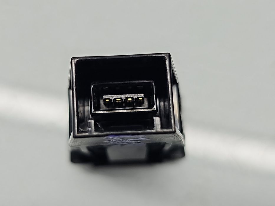 Conector auxiliar USB MITSUBISHI Outlander [Fabr 2006-2012] OEM
