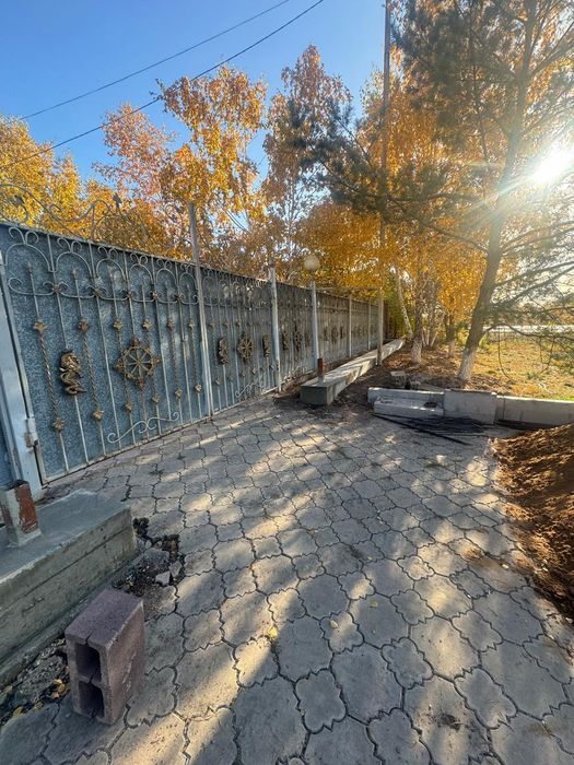 Кованые ворота и забор