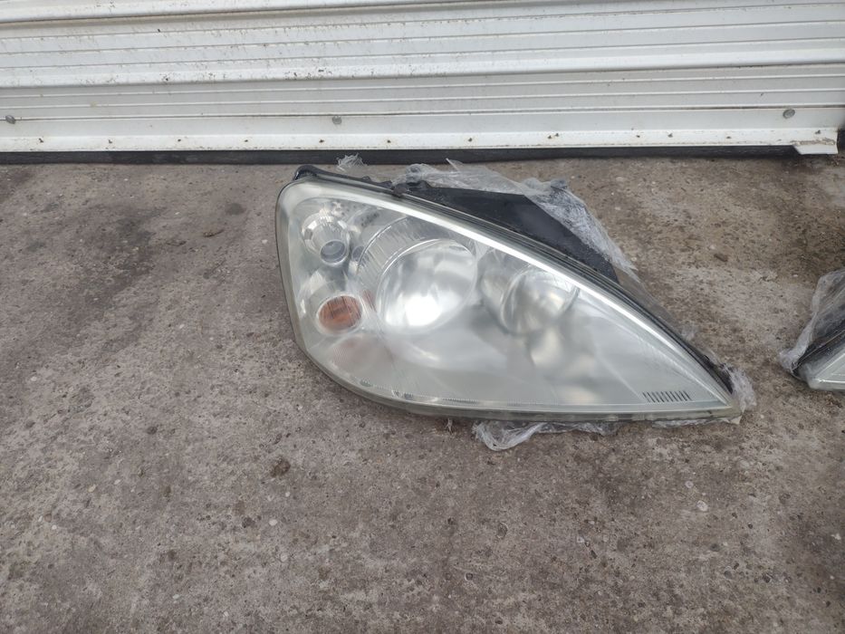 Фар за Форд Галакси 2003 година