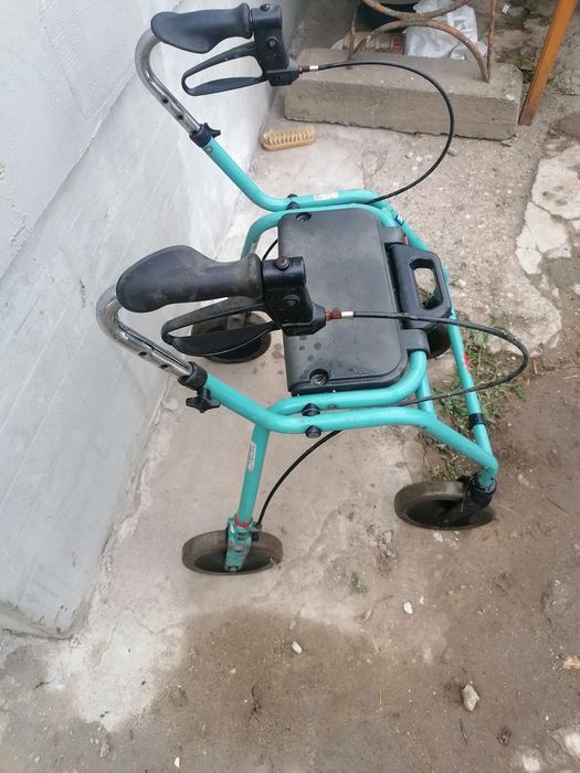 Vând cărucior pt batrani