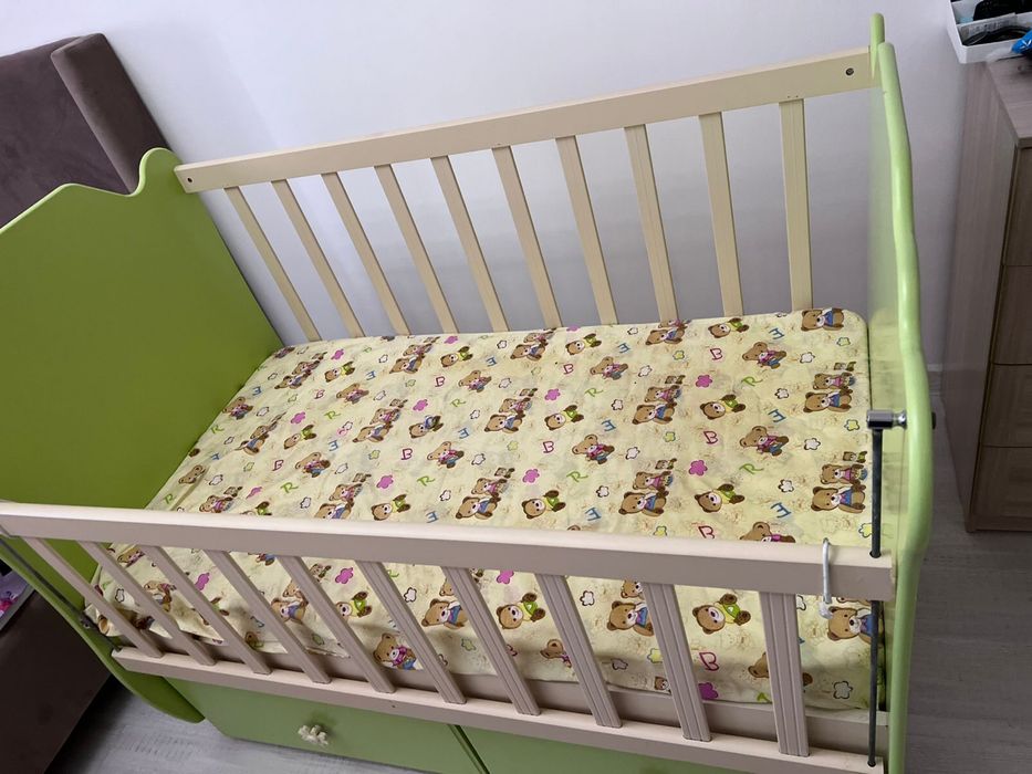 Детская кроватка