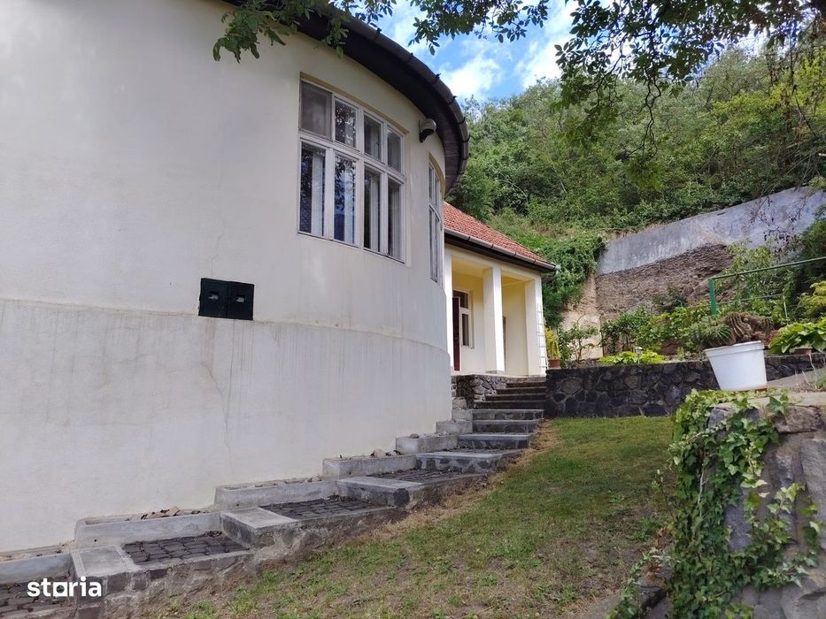 Casă impunătoare  în zonă centrală și liniștită – Șimleu Silvaniei