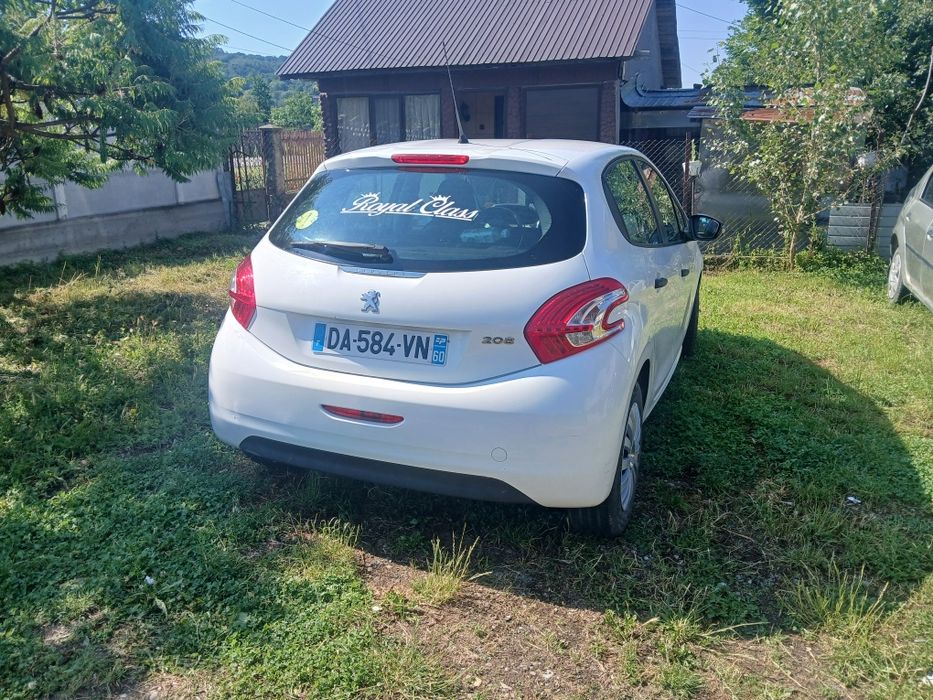 Vând peugeot 208