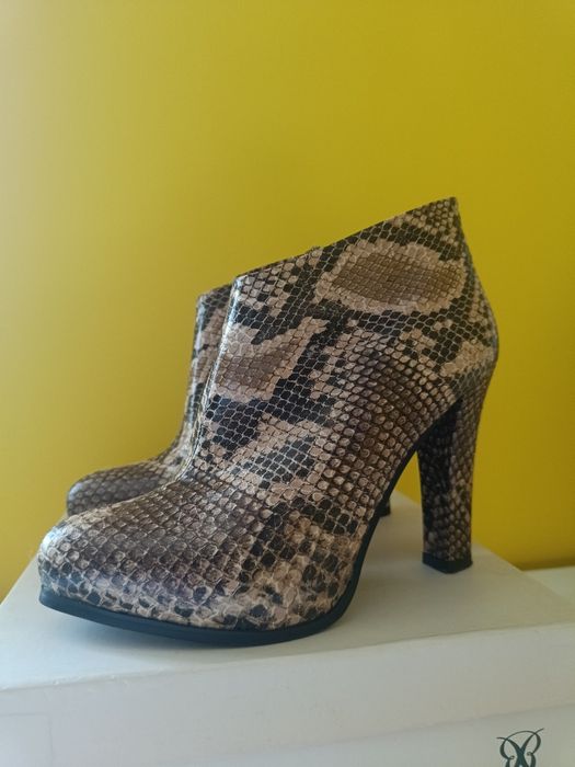 Botine din piele animal print, toc 5 cm, mărimea 37 , folositi
