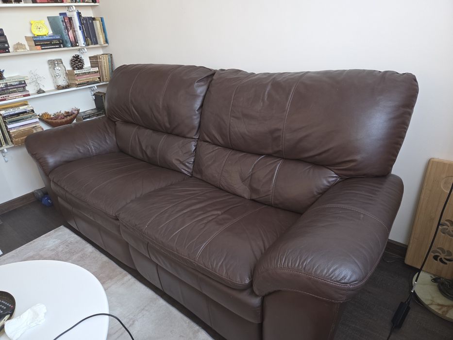 Кожен диван + подарък кресло