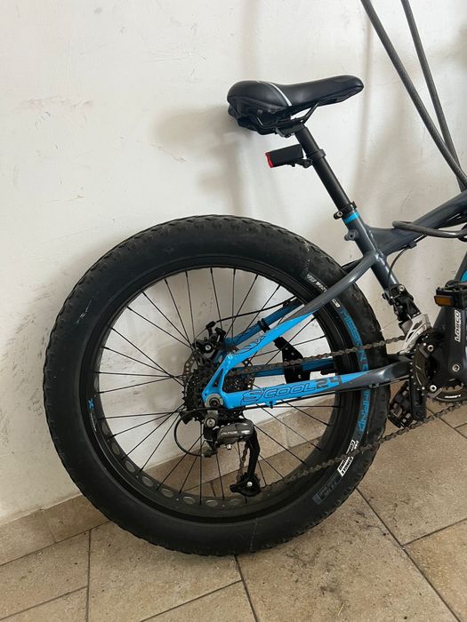 Vand bicicleta cu roti groase