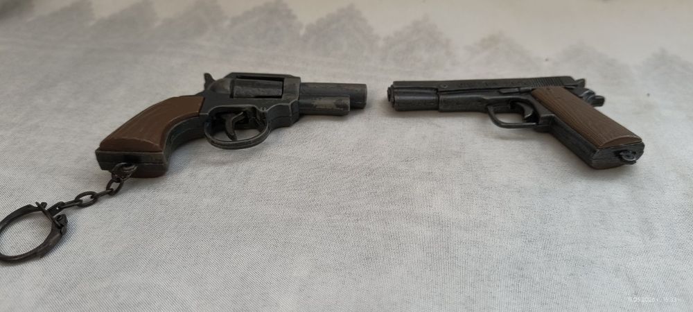 Метални пистолети с капси Colt   и 72 бр.капси