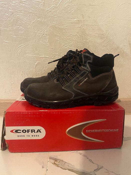 Спецботинка сатылады. 1-2 рет киілген. Жақсы күйде. Бағасы 4000 тг.