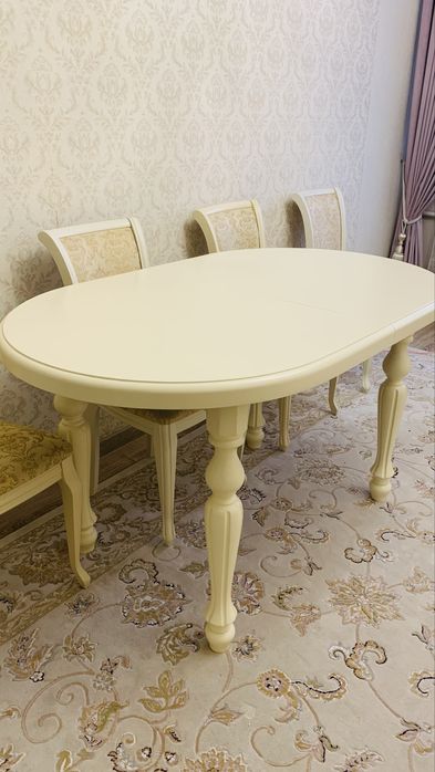 Стол из натурального дерева