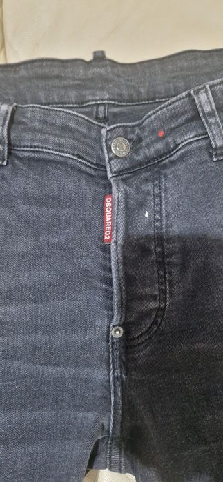 Blugi dsquared2 , material foarte bun , eleganti