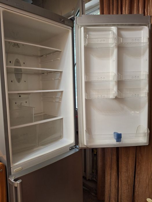 Холодильник  LG.