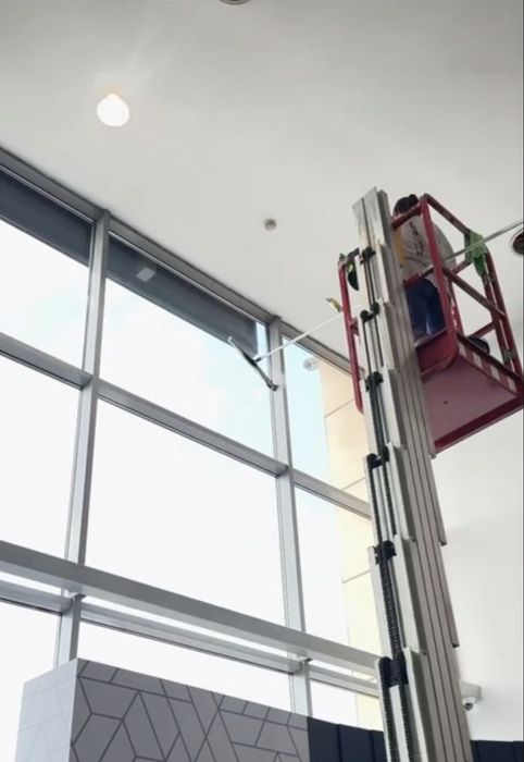 Качественная мойка витрин