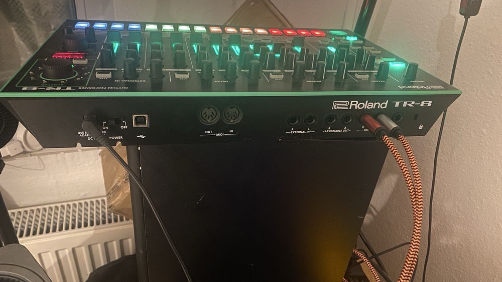 Roland tr8 Drum machine
