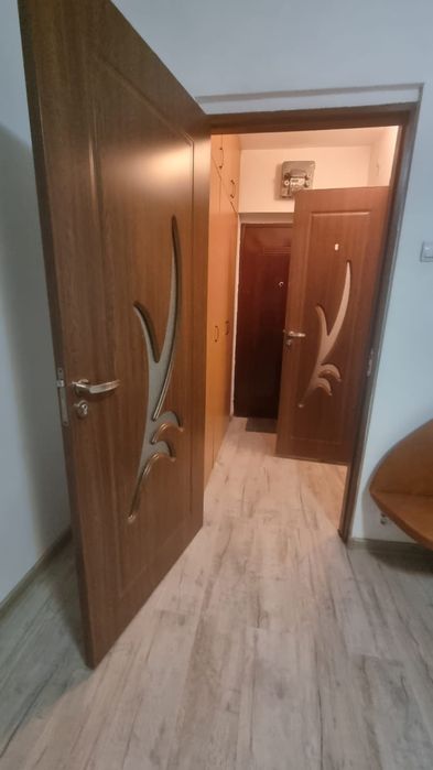 Închiriez garsoniera