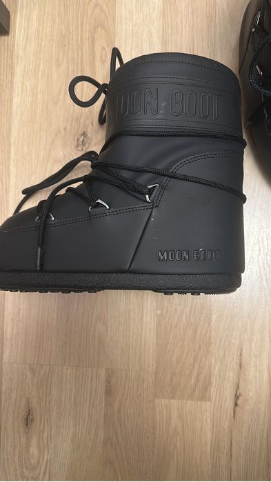 Moon boots нови черни боти с кутия.