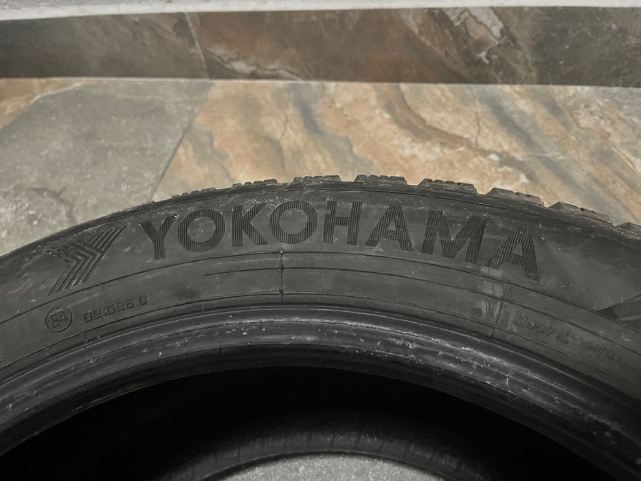 Yokohama 215/55/17 шипы