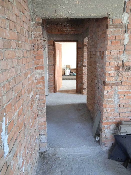 Етаж от къща продавам.