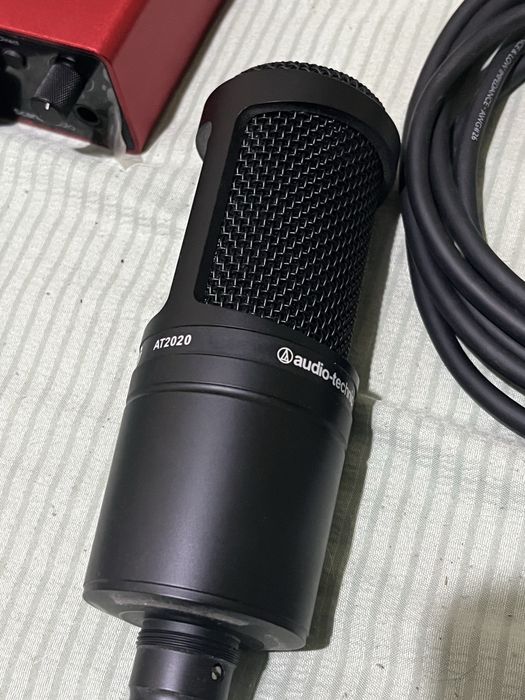 Аудиокарта Focusrite + два микрофона