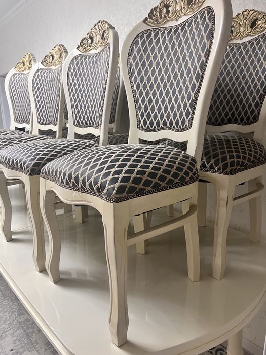 Стол со стульями