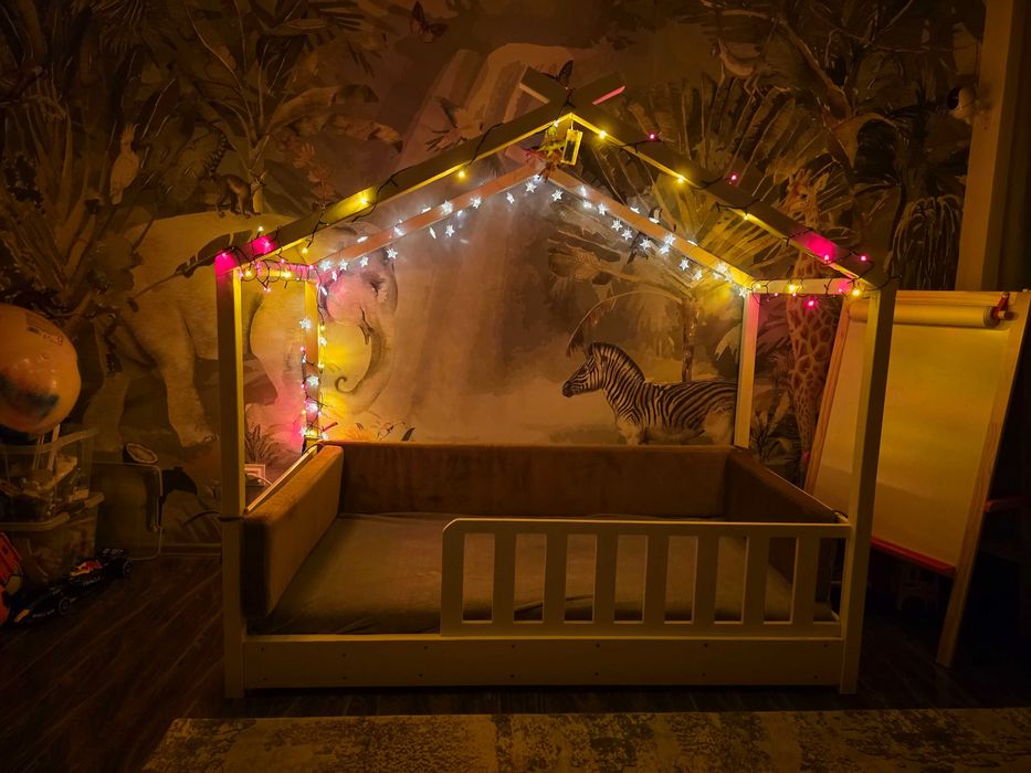 Pat de lemn tip căsuță pentru copii