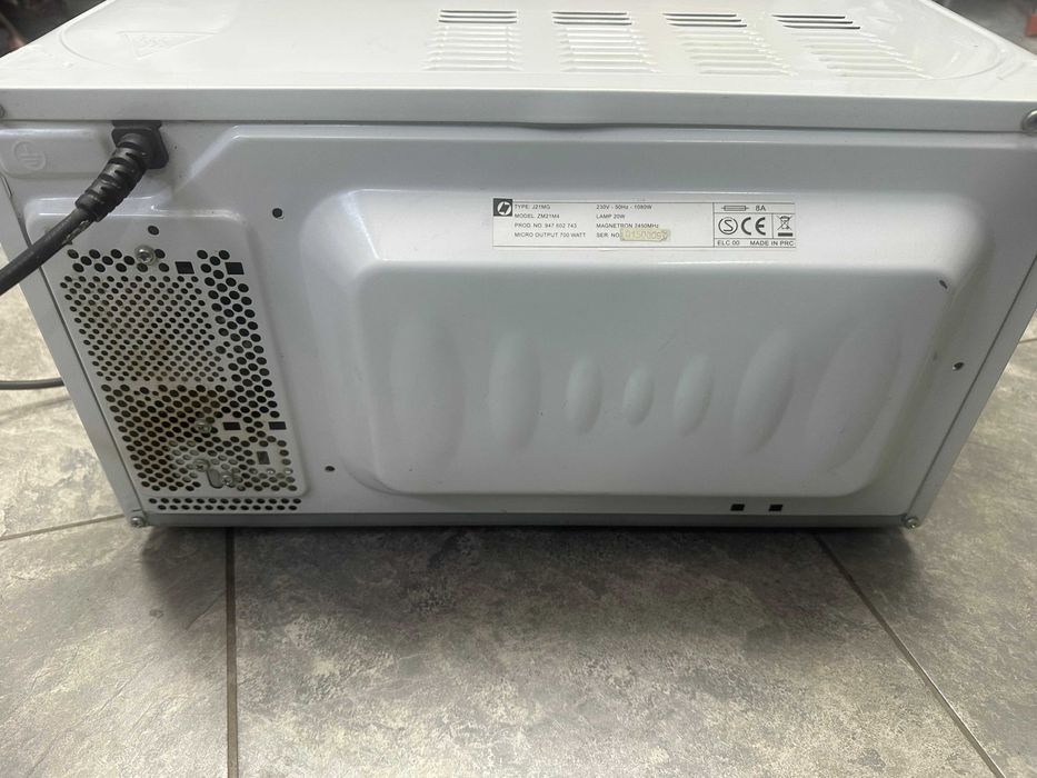 Микровълнова с грил Zanussi ZM21M4 700W 21l