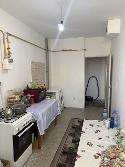 15мкр 1эт 2ком продается