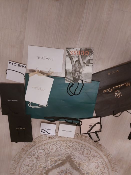 Пакеты бумажные обычные и брендовые