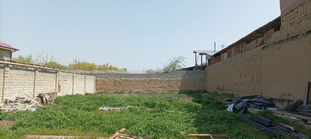 Назарбек мевазор махаллада 6,7 соток  йер сотилади, булиб хам сотилади