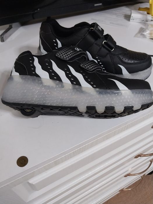 Продам кроссовки ролики