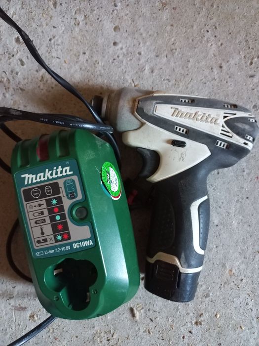 Incarcator makita 10.8v original