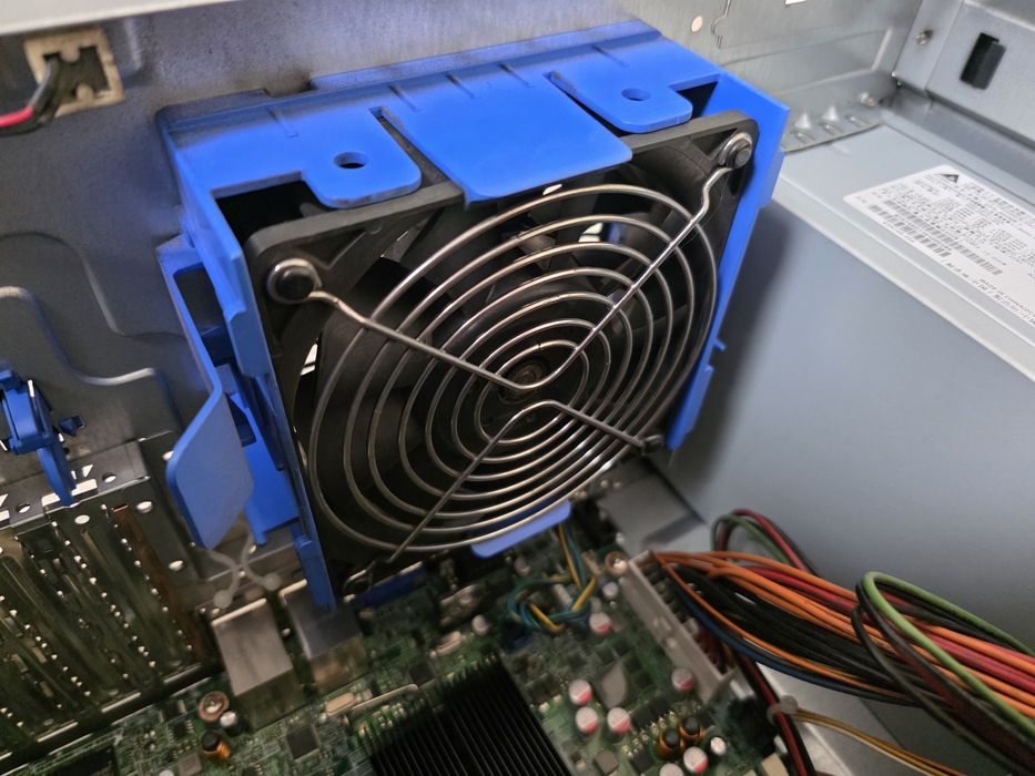 Сервер Intel(R) Xeon(R) CPU E5606