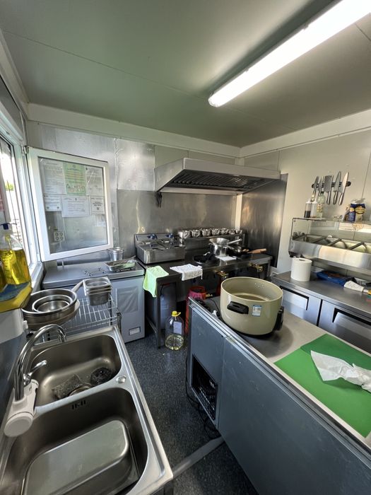 Container Fast Food/ 4000€ doar cu hota+ motor si aerul conditionat.