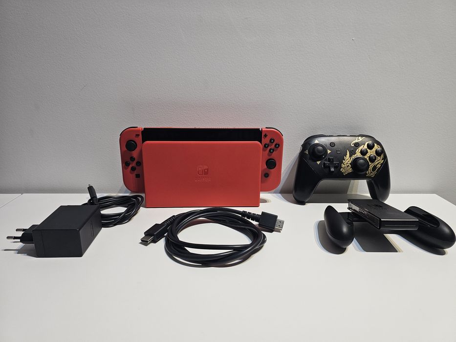Nintendo Switch OLED Mario Red Edition + Controller Pro Monster Hunter