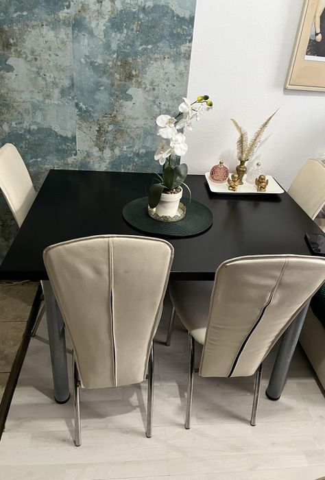 Masa 4 scaune este bun