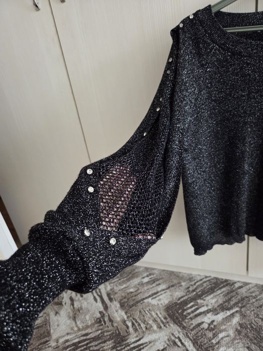 Продам красивую кофту со стразами