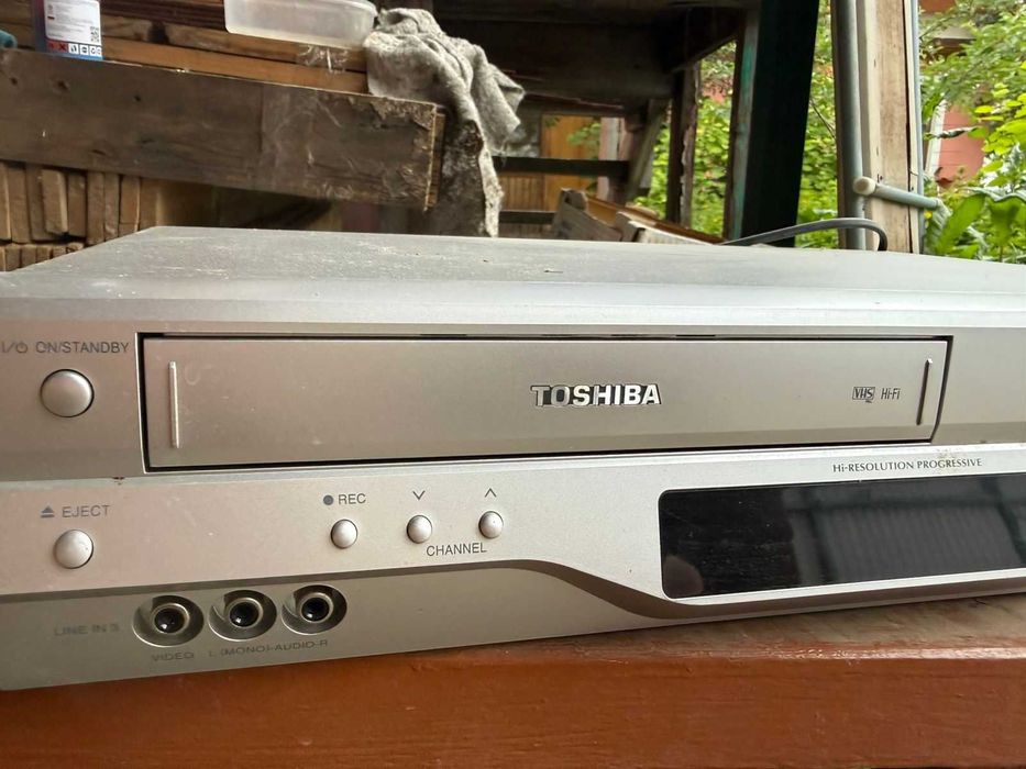 Видеомагнитофон Toshiba + DVD