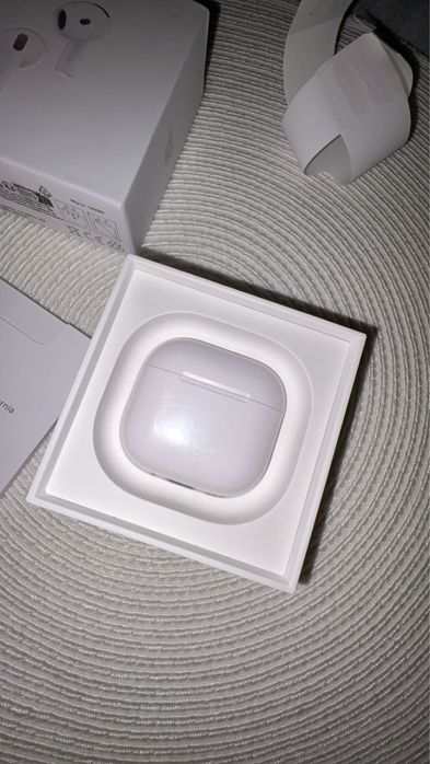 Airpods 4 foarte bune