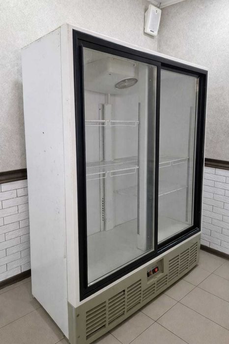 Холодильный шкаф витринный 2-дверный со стеклом | Рабочий | Б/У