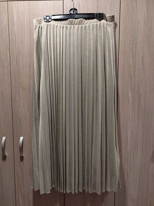 Сребриста плисирана пола с подплата "Манго" номер 44