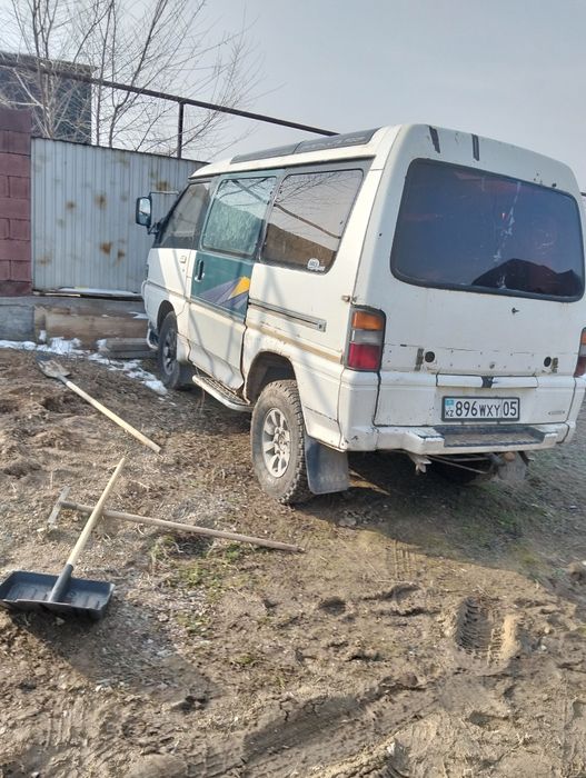 Митцубиси делика