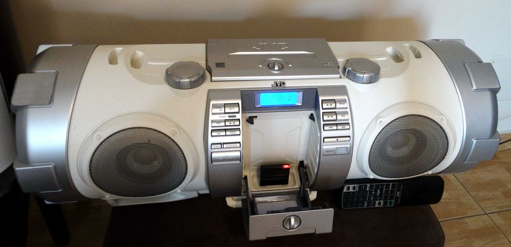 JVC RV-NB 51W Boombox , ( Bluetooth Adapter) ,USB port, IPod dock, and FM radio ,două difuzoare Super Woofer