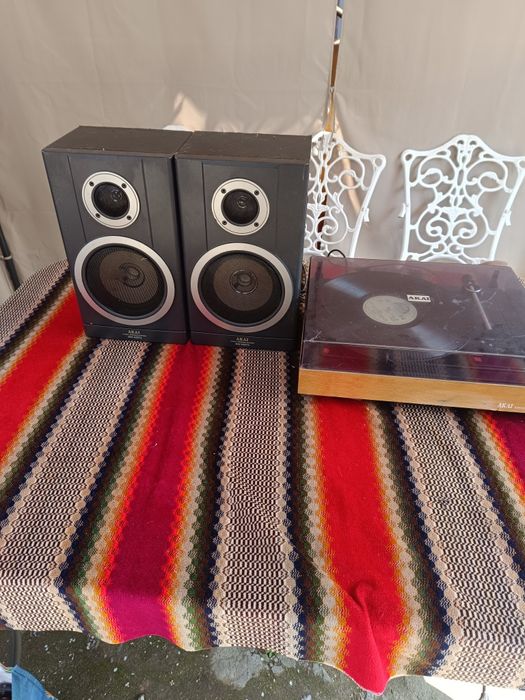 Pikup vechi fabricat de Akai și tesla