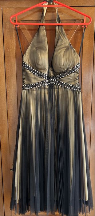 Rochie ocazie 38 EU auriu cu tull fin negru si corset paiete
