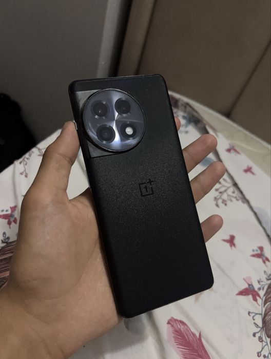 Продам one plus 11r
