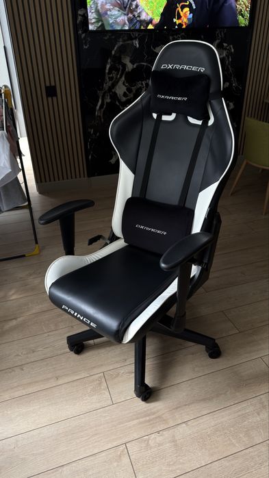 Продам игровой стул DXRACER