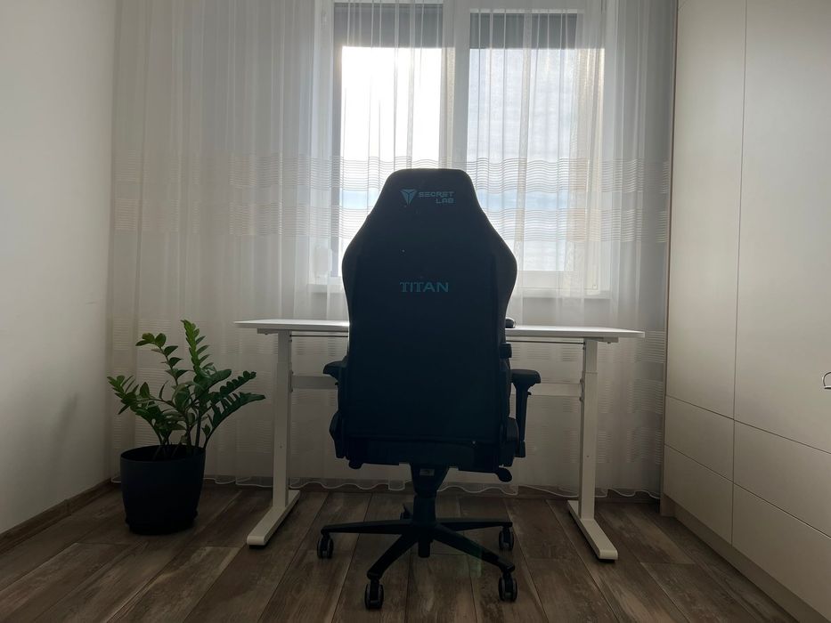 Vand birou cu inaltime reglabila