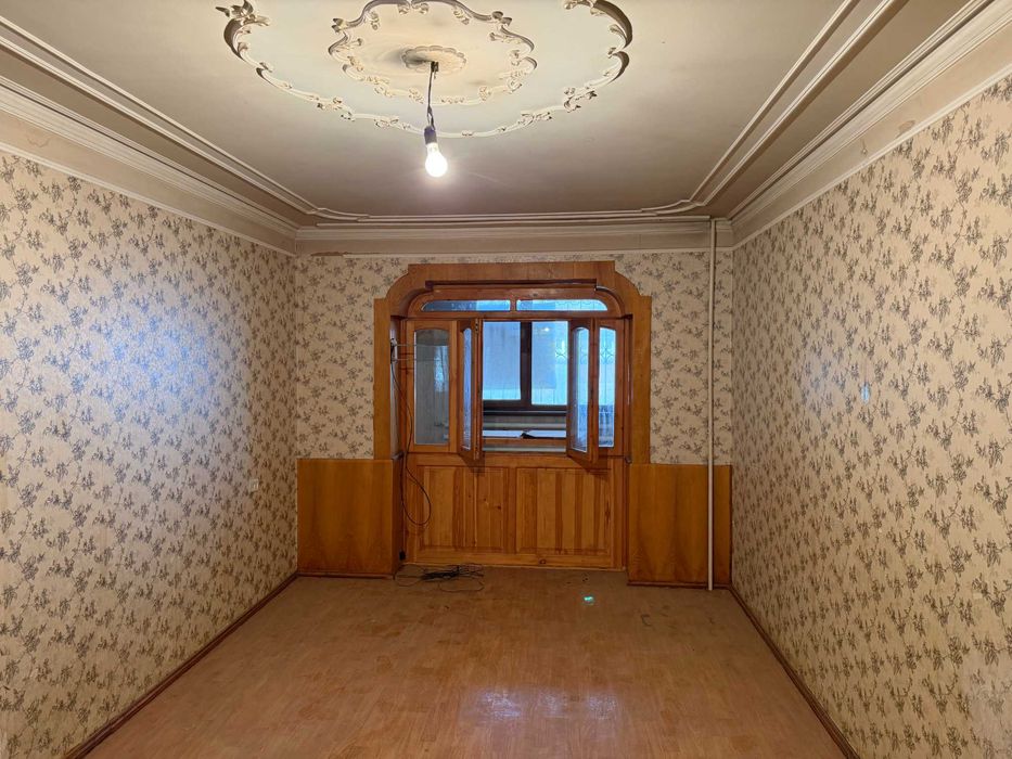 Ипотека! Фархадский рынок 3/1/4 без ремонта 2 полисадника 2 подвала