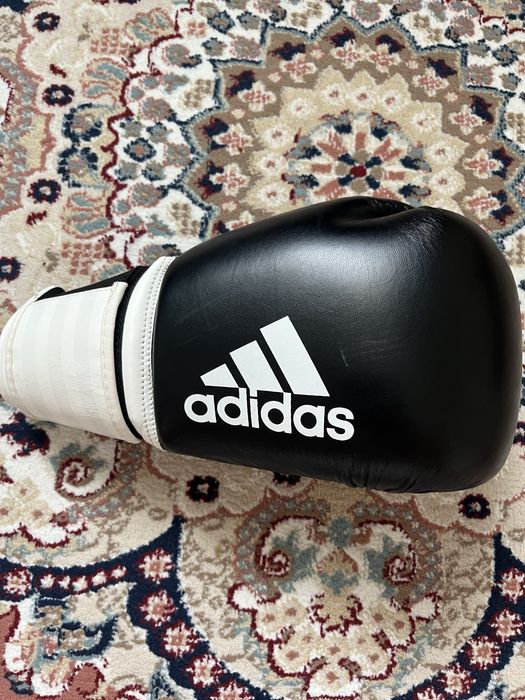 Боксерские перчатки