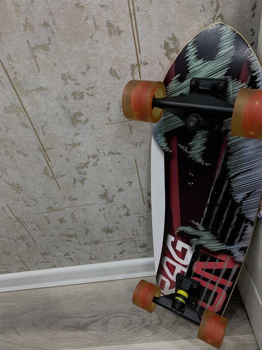 Скейтборд в отличном состоянии — 200.000 сум (торг уместен)