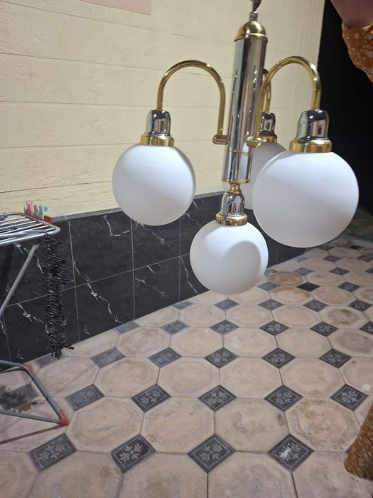 Люстра в отличном состоянии